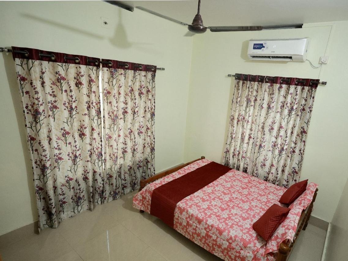 Toms Villa Along National Highway Thrissur At Nadathara Extérieur photo
